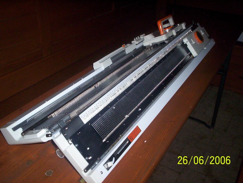 pletací stroj dvojlůžkový NOVAKNIT-Brother KH-160 + KR-160  s intarsia funkcemi, 168jehel 6mm, síla příze 2-4,5-2