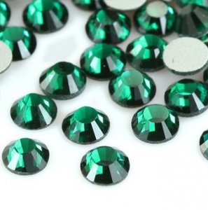 5mm nalep.kamínky broušené emerald = zelená