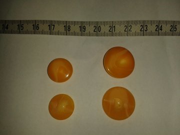 knoflík gütermann oranžový žíhaný bal. 50ks vel.24(15mm) spodní přišívání