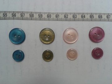 knoflík khaky perleť vel.20 (12mm), 2 dírky