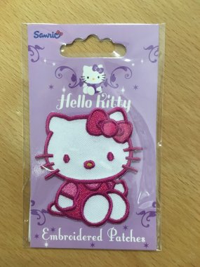 nažehlovačka hello kitty sedící