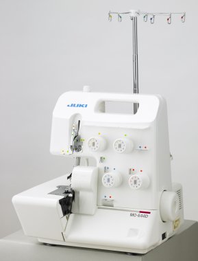 overlock Juki MO - 644 DE +sada nití ZDARMA