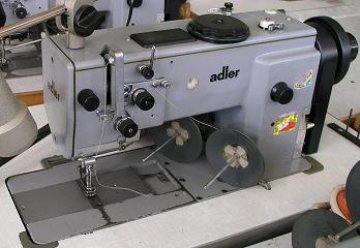 průmyslový stroj s trojím podáváním Dürkopp-Adler 867,s elektronickým motorem a ovládáním.  NOVÝ